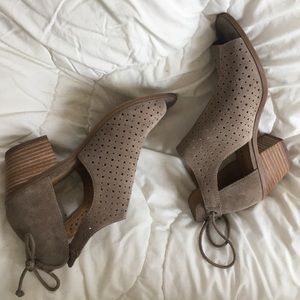 LUCKYBRAND HEELS